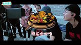 主持人问陈佩斯：你和周星驰谁好一些，陈老回答：他是星爷，我！