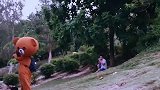 熊哥哥，我就想问问你这么一摔疼不疼