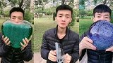 球形状的蓝色冰球一口咬破真是爽