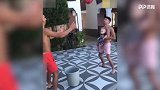 这是亲爹吗？球迷爸爸是这样带孩子的 看完直接笑出了声