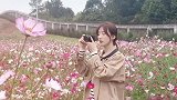 万花丛中，姑娘真的像花儿一样美丽，转身的瞬间真的被迷住了！