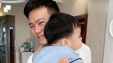 其实爸爸带萌娃有时也挺靠谱的，哄孩子的男人是最帅的