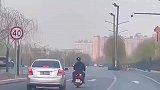 直接撞上去也是两轮全责，恶意别车