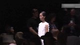 时尚走秀：模特大胆走秀，这么近距离，还是第一次看