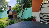 印度爆发洪水，乡村地主老奶奶，烹饪大盆手抓饭送穷人