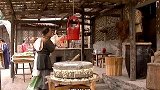 大叔吃醋女儿胳膊肘外拐 女儿笑着说以后就享清福了