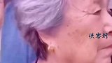 80多岁母亲骑电动车带同样白发的女儿去打疫苗。网友：这女儿太幸福了 时光慢些吧 暖心正能量 感动瞬间