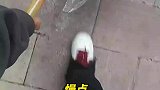 俩女生挑食喂室友，一根晾衣杆挑起全寝室的饭