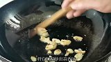 空心菜便宜又好吃，这样炒颜色翠绿不发黑，清脆爽口，营养不流失