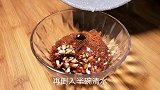 最近火爆网络的灵魂炒蛋，试做一盘上桌，家人都说好吃，难怪会火
