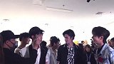王一博：这里边我最矮好不好肖战回了一句话太扎心了！