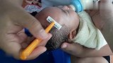 如何给满百天的小宝宝剃头，视频中的这位爸爸做的很到位