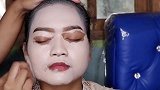 妹子妆前相亲被嫌弃，抹上厚厚粉底，变身漂亮女神