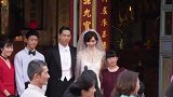 林志玲夫妇婚礼后对媒体挥手打招呼 当众互亲脸颊甜秀恩爱