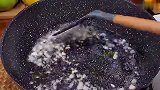 炒手撕包菜切记不要焯水或者直接下锅炒，教你一招，清脆爽口好吃