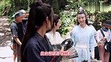 陈情令花絮，王一博片场调戏肖战，肖战反应绝了，简直太可爱