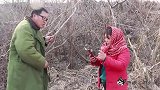 农村夫妻接到骗子电话，设了个圈套坑了骗子1200，太搞笑了