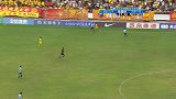 横梁！ 大连队长周挺禁区内凌空爆射击中球门横梁
