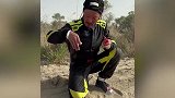 吴京翻车后车又坏半路，参加环塔拉力赛状况不断，胡子拉碴好沧桑