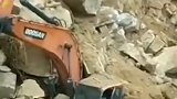 广西：柳州一公路施工造成塌方 2名挖掘机驾驶员不幸遇难