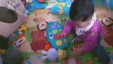 11个月宝宝控制玩具听音乐，视频记录全过程，妈妈高兴坏了