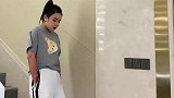 闺女手头紧问老爸要钱，老爸给钱的方式，我做梦才会有！