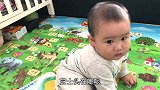 宝宝最近不咋睡觉，困的直晃悠还和爸爸玩，最终没坚持住睡迷糊了