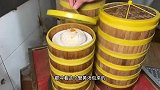 福建大叔首创干煎汤包做法，1个比脸还大满满蟹黄，日做150多个