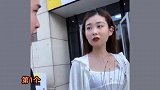 意想不到的爆笑瞬间，看来这大嫂酒量不错啊，直接一口闷