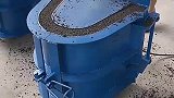 用震动泵配个模具，生产U型水渠砖