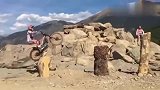 牛人是这么玩摩托车的，大开眼界啊