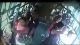 爆新鲜-20170713-郑州“眼镜男”公交上猥亵4女孩同车无人出声