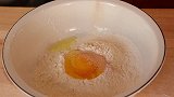 面粉中加个鸡蛋加勺糖，教你做低糖、酥脆、易消化的美味糖豆