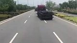 道路不是儿戏莫拿生命赌气