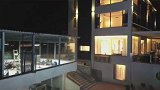 小师妹终于发现一个可以朝看云海,夕看晚霞的悬崖民宿