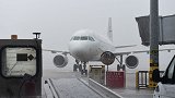 受暴雨影响 成都机场大面积航班延误 已启动黄色预案