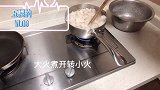 五楼的美食记：美女真的是第一次做猪油拌饭？香气简直要溢出屏幕
