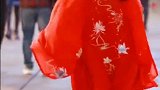 汉服小姐姐，有一种古代穿越现代的既视感！你喜欢吗？