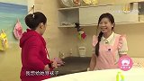 咘咘睡着了，贾静雯小心翼翼帮她穿袜子，生怕吵醒小公主丨带娃记