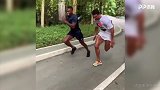 度假锻炼“不打烊”！34岁C罗山间坡道百米冲刺跑 服吗？