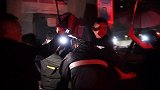 暴雨致湖北荆门城区内涝 九旬瘫痪老人被社区人员合力抬走安置