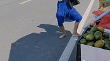 这位大姐，喊也不答应