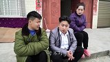 小伙找同学卖保险，结果却收回到了一堆请帖，真是太逗了