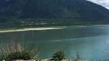 西藏拉林高速路边风光
