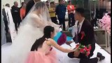结个婚置于这么激动吗？摔惨了，网友：不急，是你的！