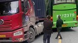 这一幕把人看呆，卧龙遇到凤雏谁也不让谁