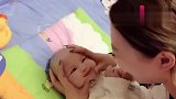 妈妈居然恶搞自己的小宝宝，这真的是亲妈吗这画面简直太搞笑了