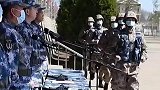 仪式感拉满的“成人礼”，海军新兵接枪仪式