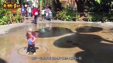 爸爸撞见2岁宝宝在后院独自玩水，接下来宝宝的举动，爸爸笑抽了