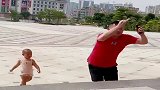 这就是爸爸带娃的方式